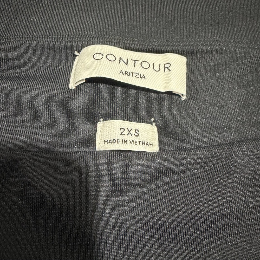 2/$40 Aritzia Contour Black Short Sleeve Scoop Neck Top - Picture 4 of 7